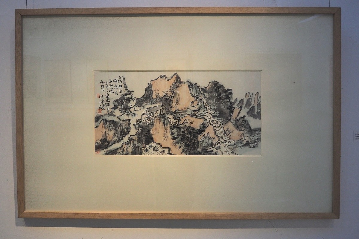 《河北工艺美术职业学院建校60周年回顾展》上