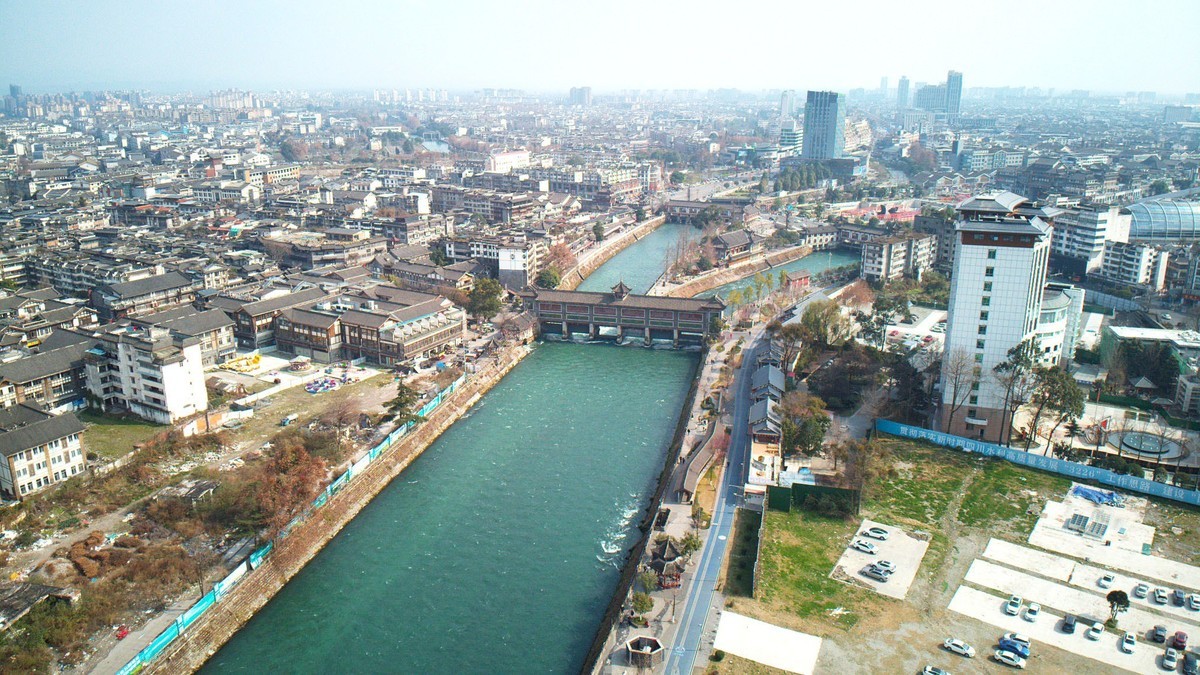 【航拍】俯瞰都江堰岷江水流哗啦啦