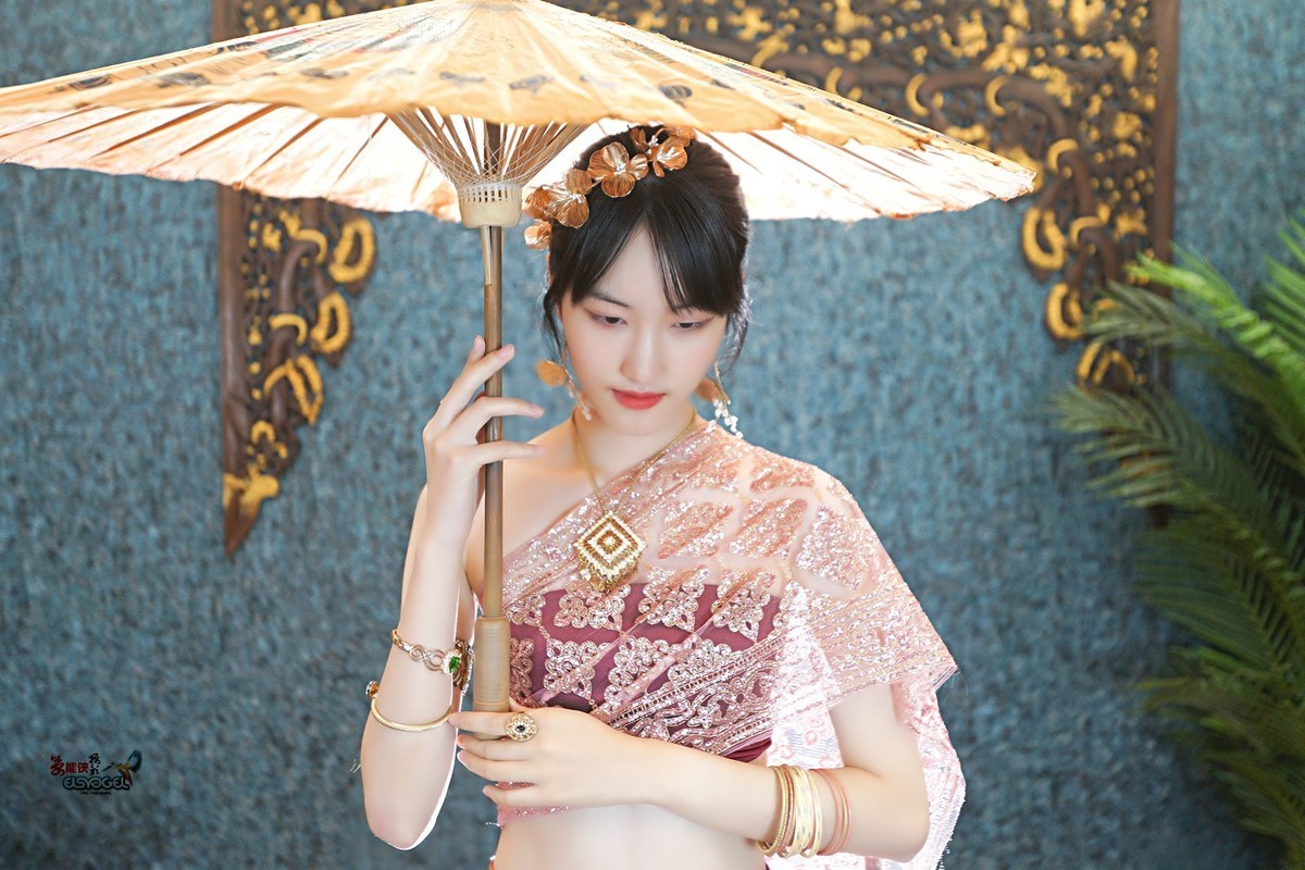 【异域风情美女】---齐齐