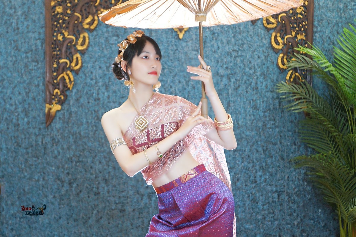 【异域风情美女】---齐齐