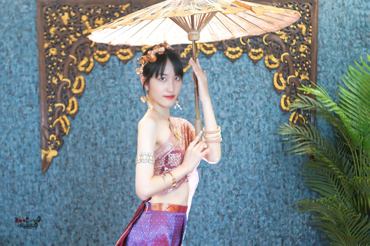 【异域风情美女】---齐齐