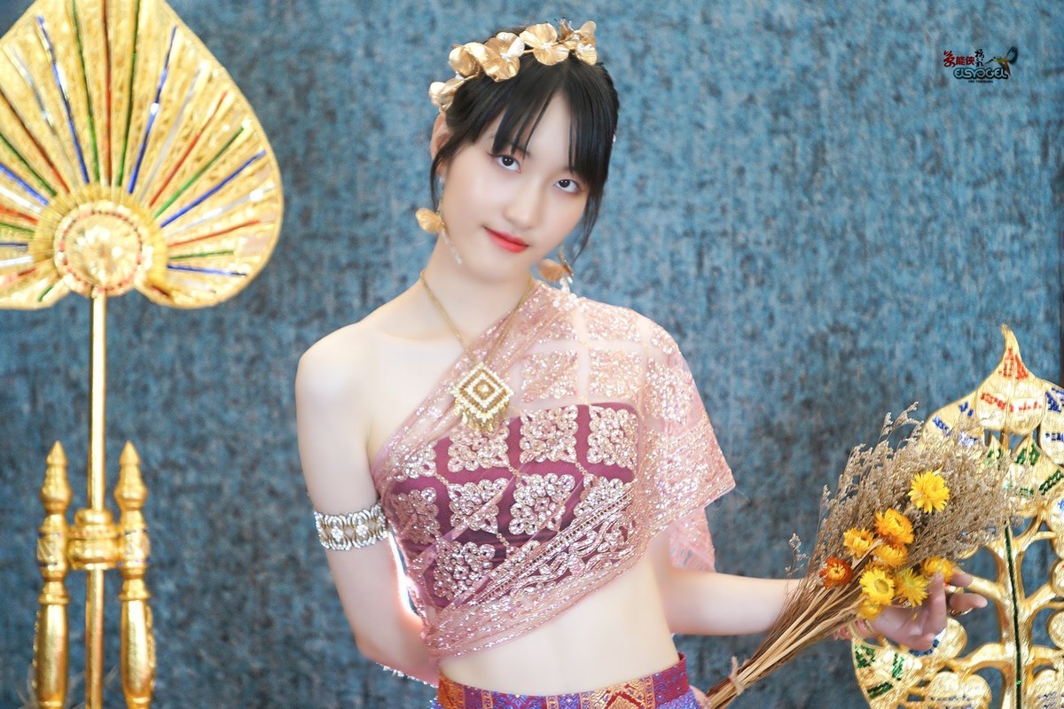 【异域风情美女】---齐齐