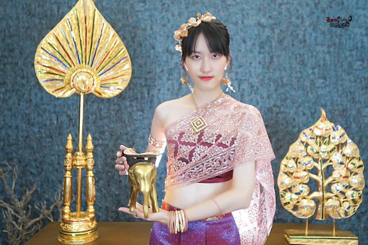 【异域风情美女】---齐齐