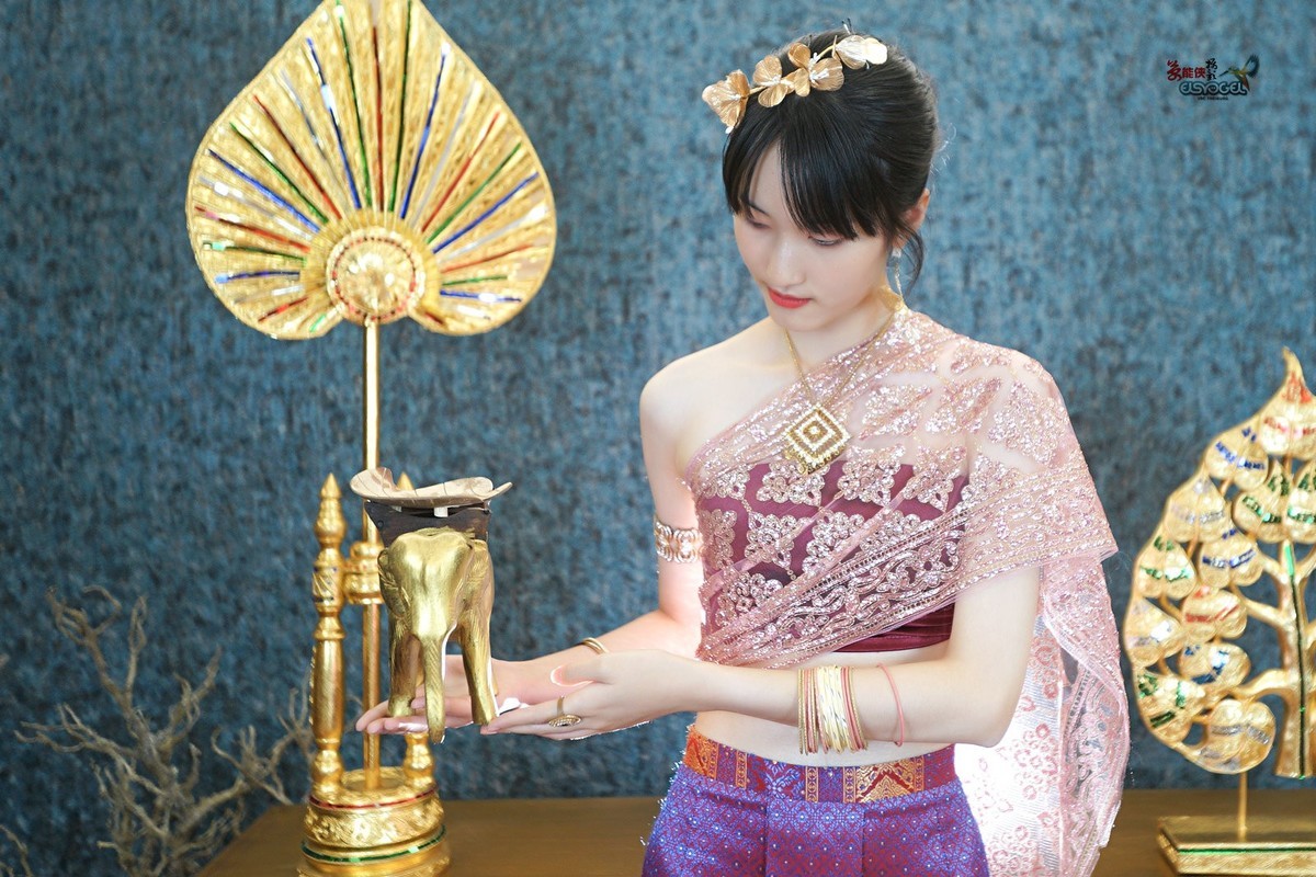 【异域风情美女】---齐齐