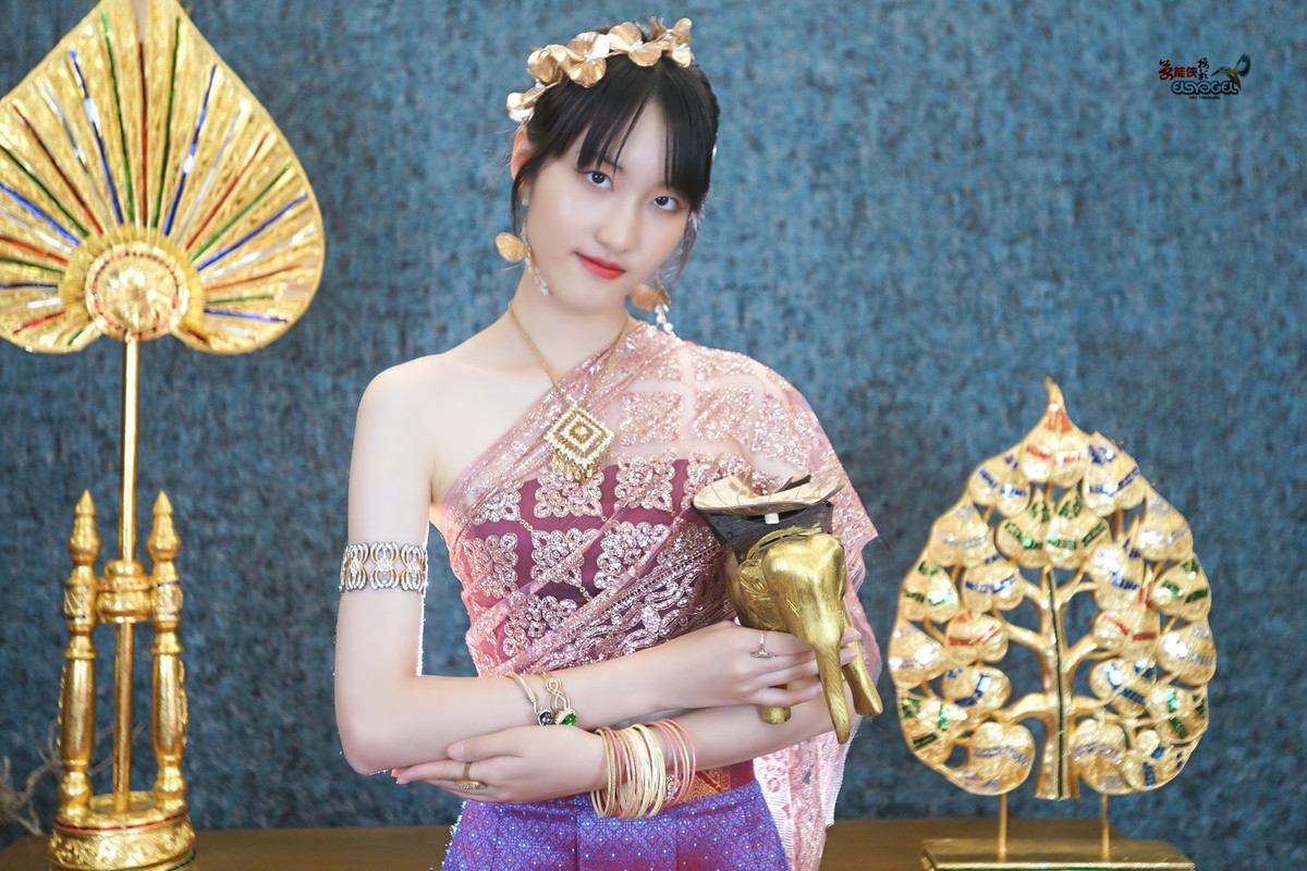 【异域风情美女】---齐齐