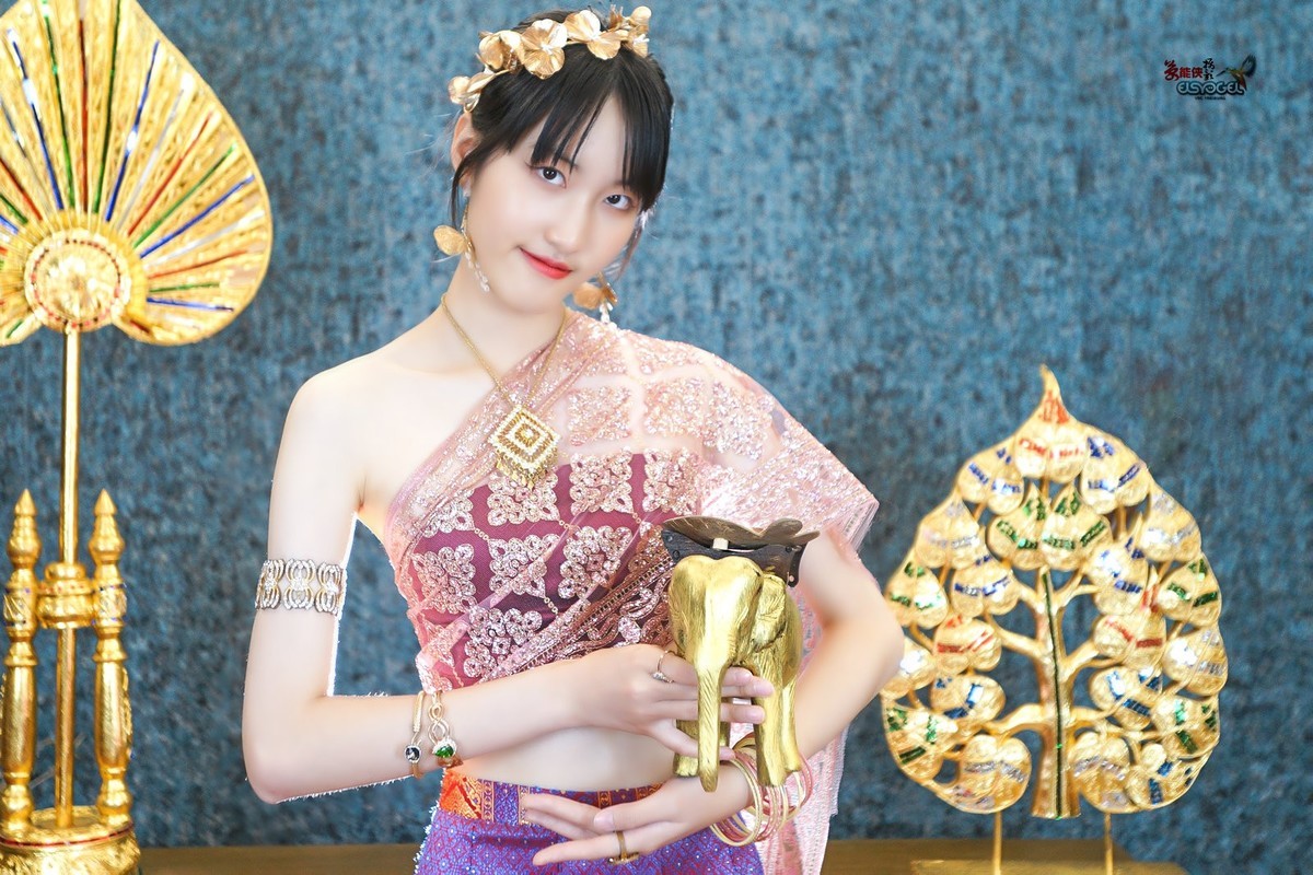 【异域风情美女】---齐齐