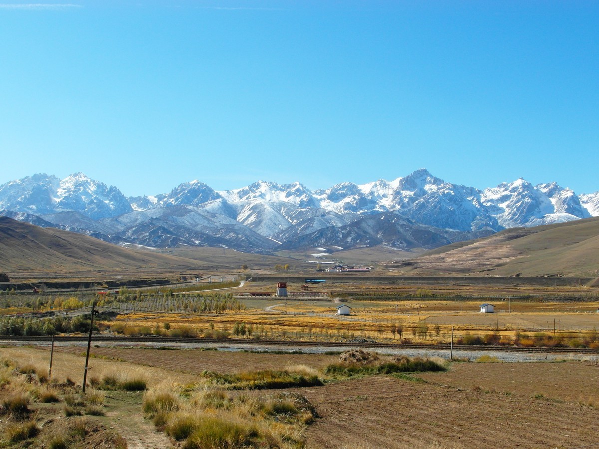 雪山脚下是我可爱的家乡