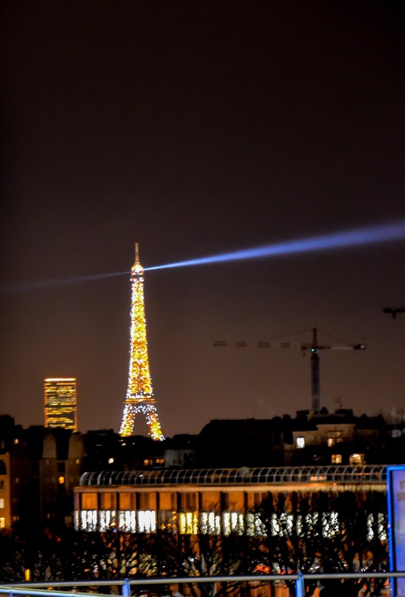 夜摄“新凯旋门”（巴黎）--祝师友除夕安好！！！