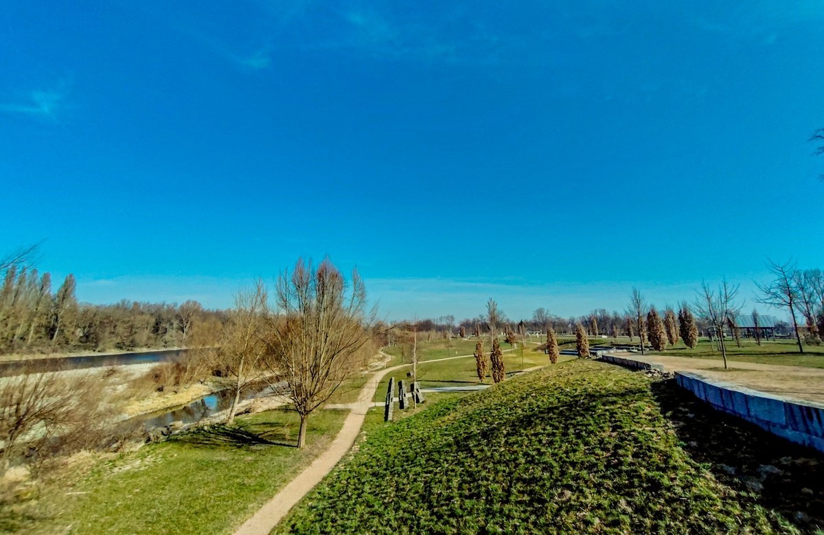 莱茵河畔春光美