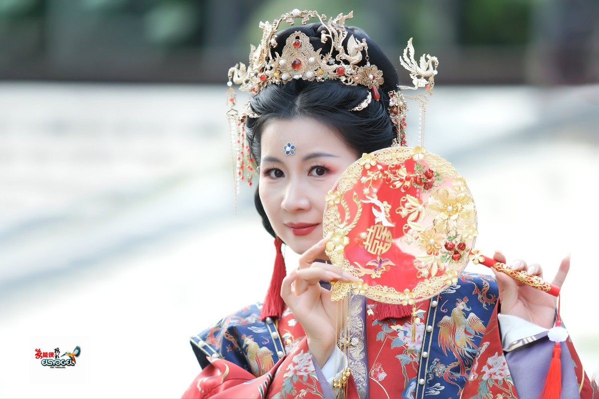 【华裳佳丽】--- 婉灵