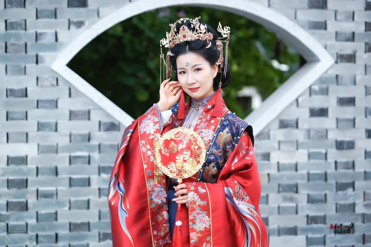 【华裳佳丽】--- 婉灵