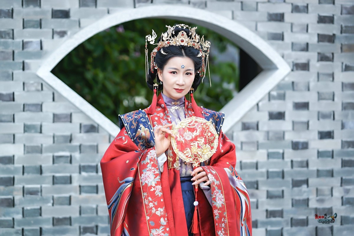 【华裳佳丽】--- 婉灵