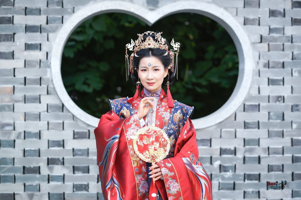 【华裳佳丽】--- 婉灵