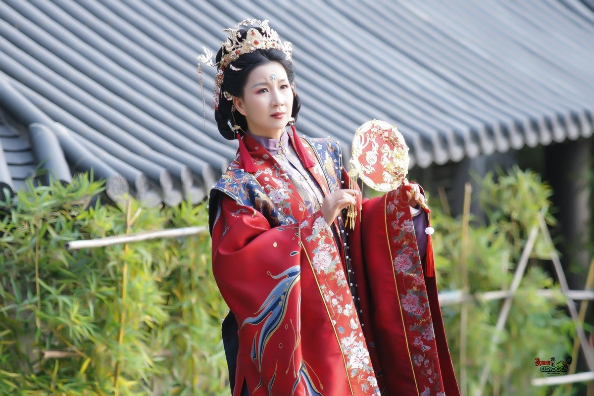 【华裳佳丽】--- 婉灵