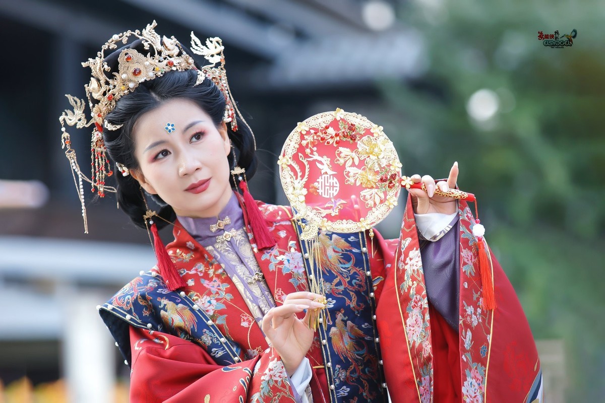 【华裳佳丽】--- 婉灵