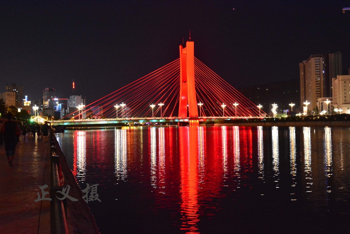 天水的红桥，夜色美（D7100+24-120金圈头手持拍摄）