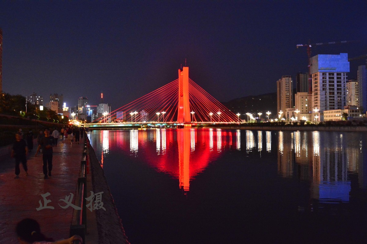 天水的红桥，夜色美（D7100+24-120金圈头手持拍摄）