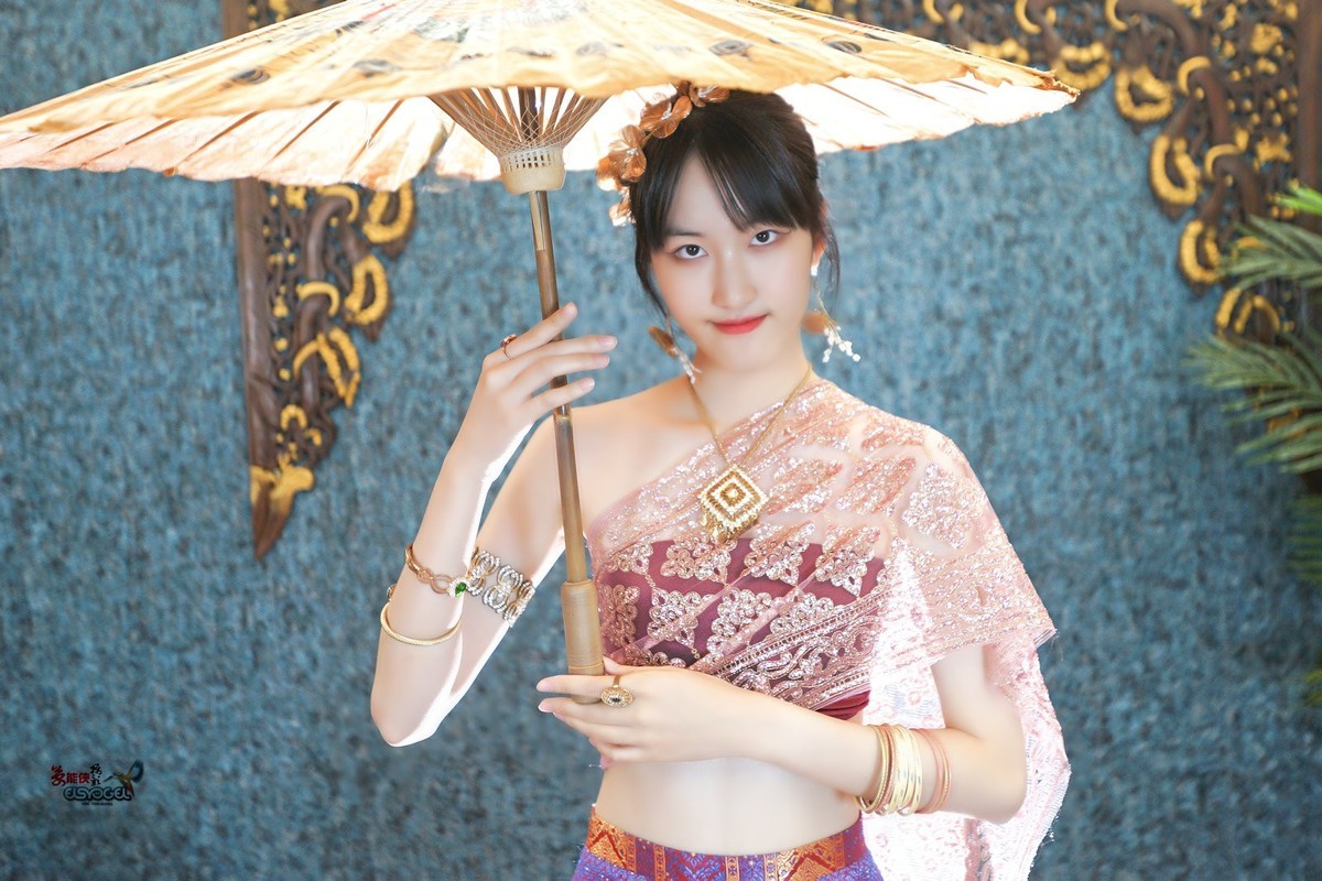 【异域风情美女】---齐齐