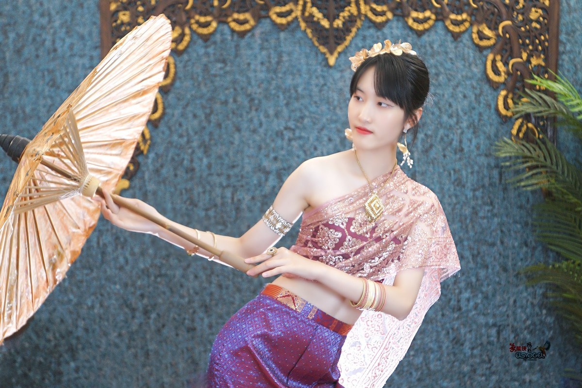 【异域风情美女】---齐齐