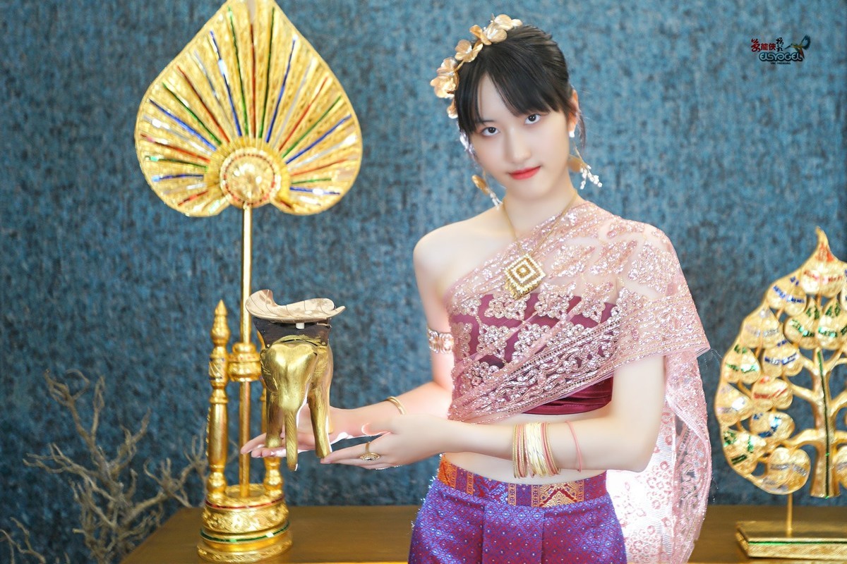 【异域风情美女】---齐齐