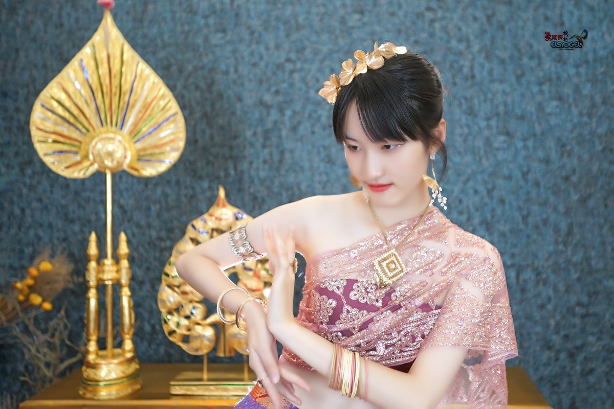 【异域风情美女】---齐齐