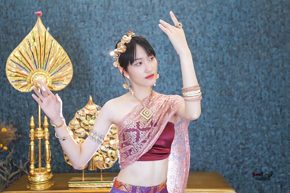 【异域风情美女】---齐齐