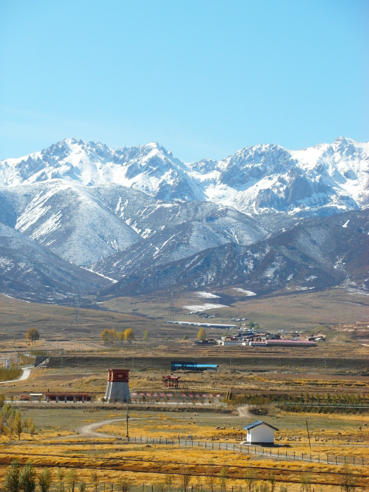 雪山脚下是我可爱的家乡