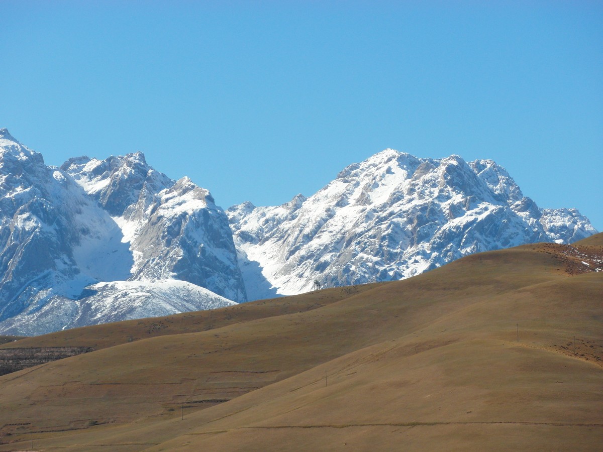 雪山脚下是我可爱的家乡