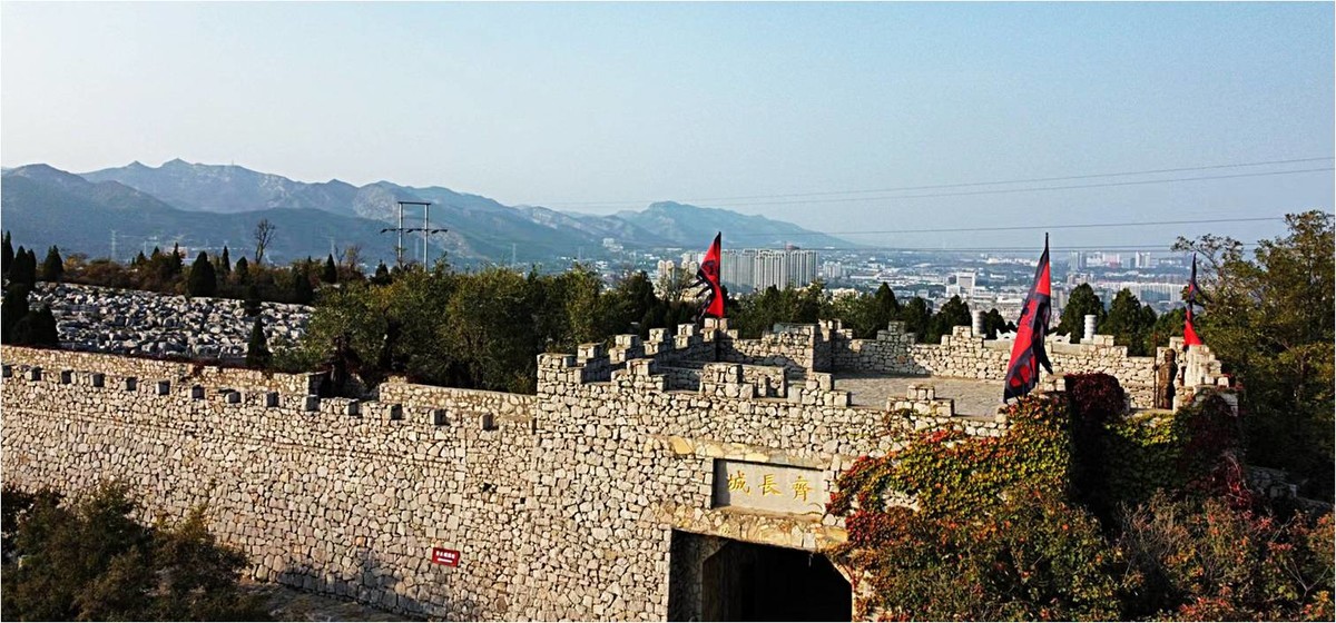 齐长城下红叶烂漫