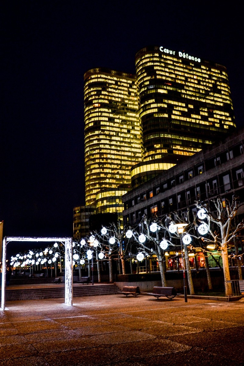 夜摄“新凯旋门”（巴黎）--祝师友除夕安好！！！