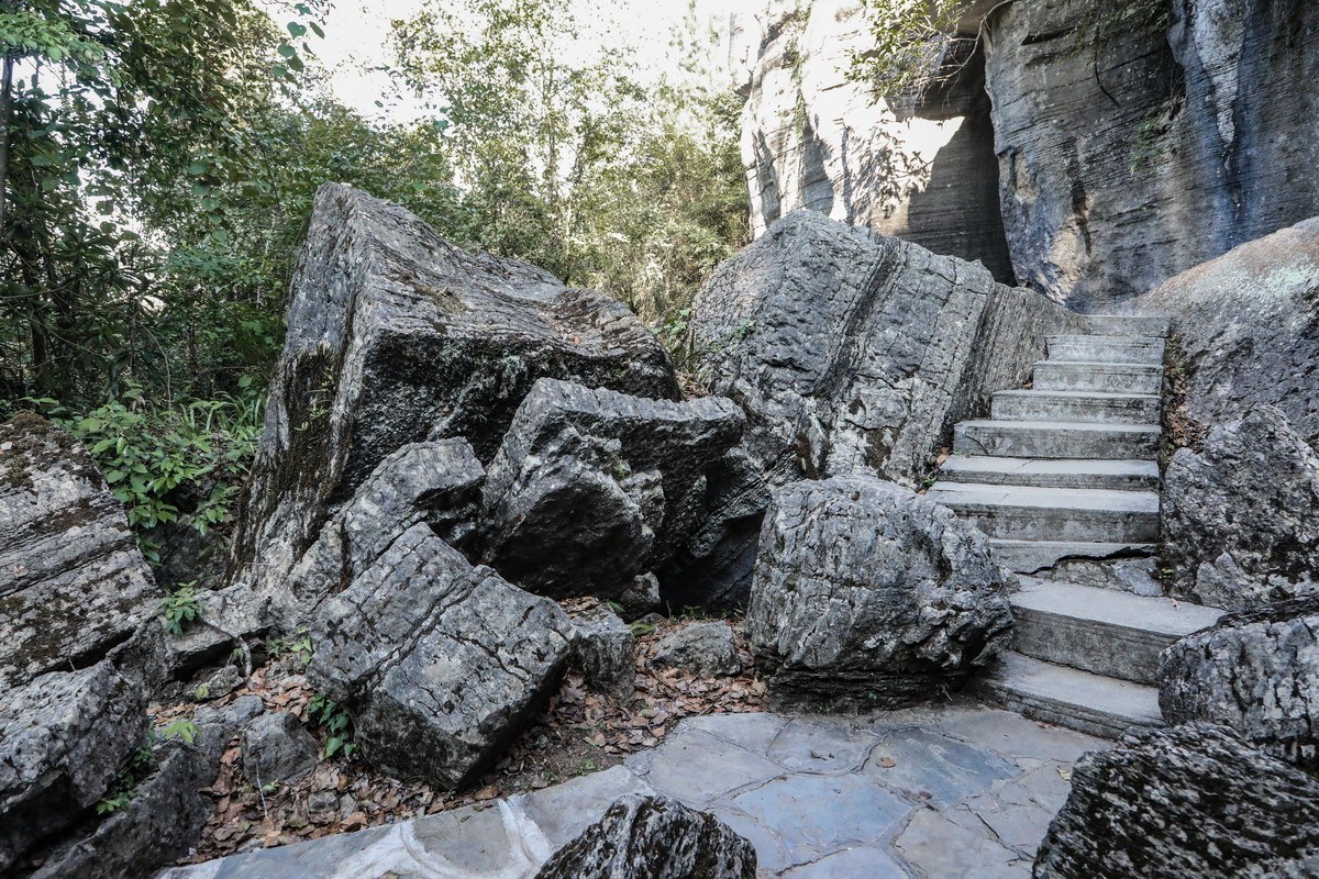 恩施梭布亚石林1----青龙台2