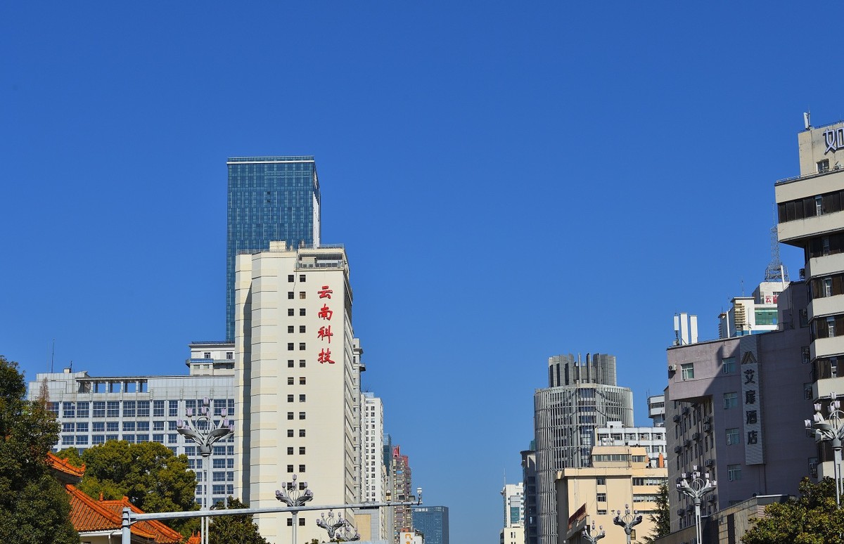 2024年初冬日里城市的足印