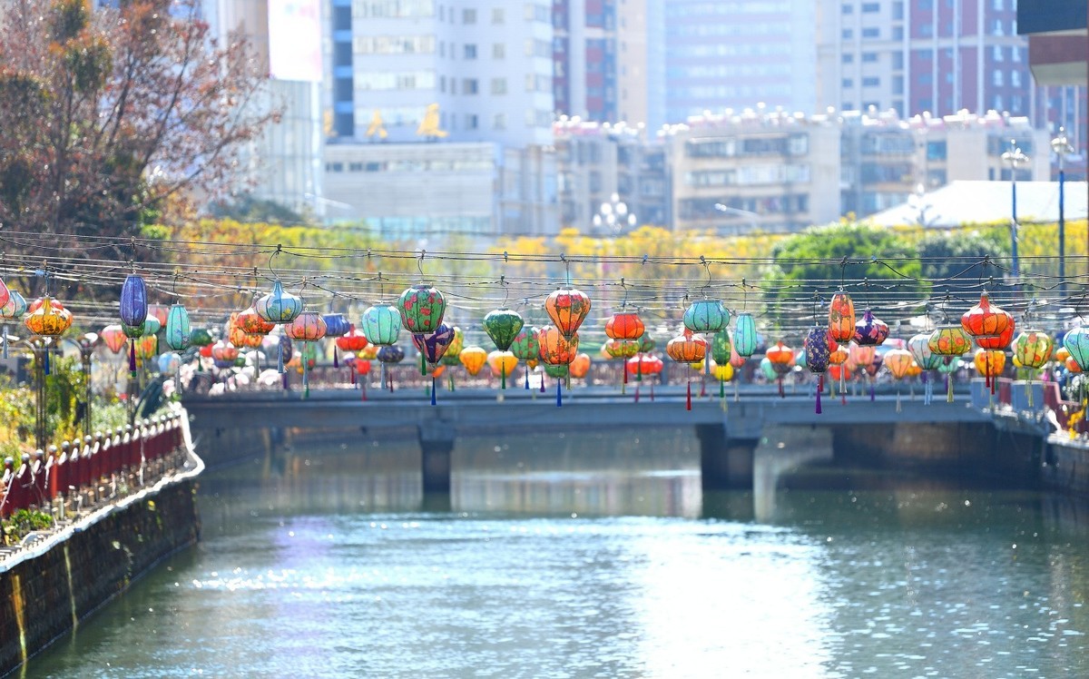 2024年初冬日里城市的足印