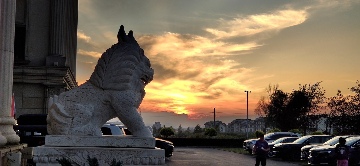 金秋的晚霞（手机随拍）