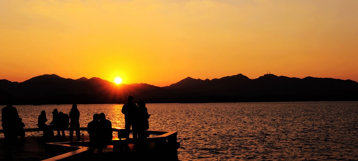 日落夕阳下的西湖美景
