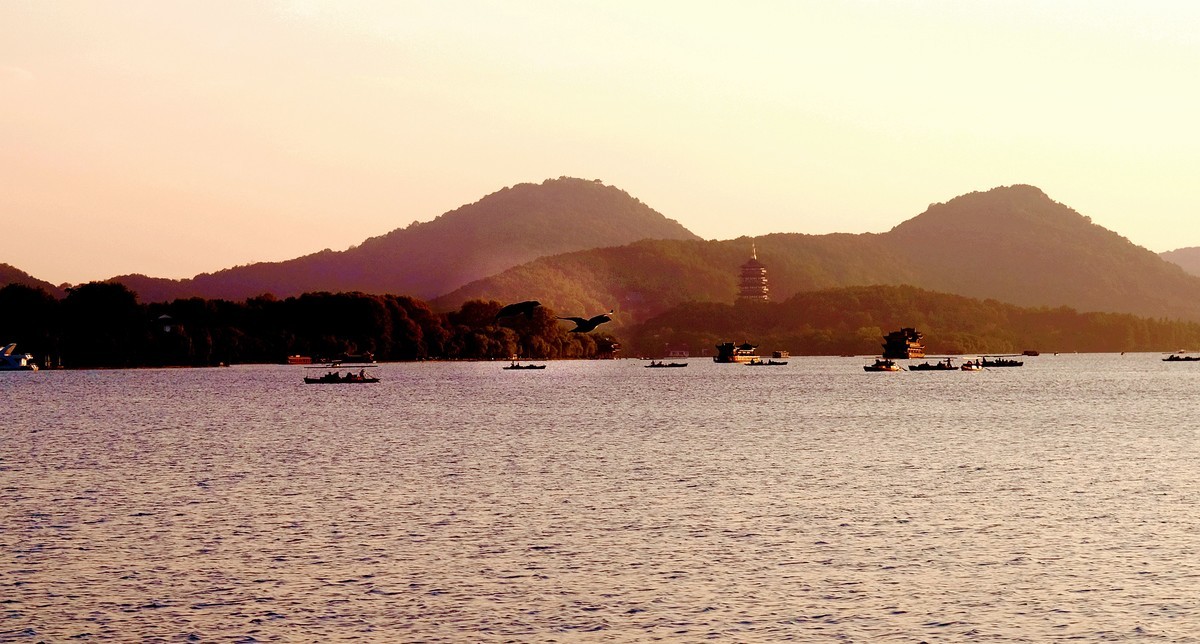 日落夕阳下的西湖美景