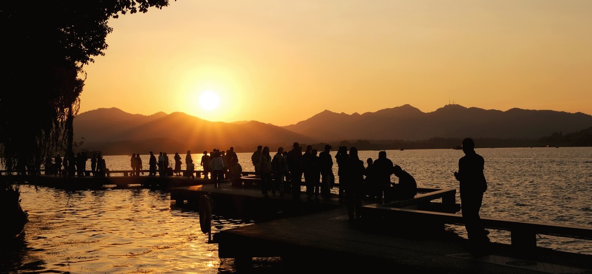 日落夕阳下的西湖美景