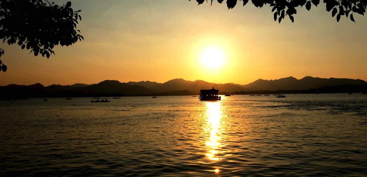 日落夕阳下的西湖美景