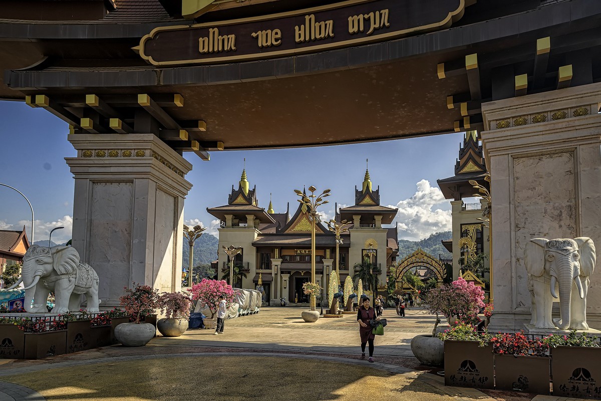 云南芒市 · 傣族古镇