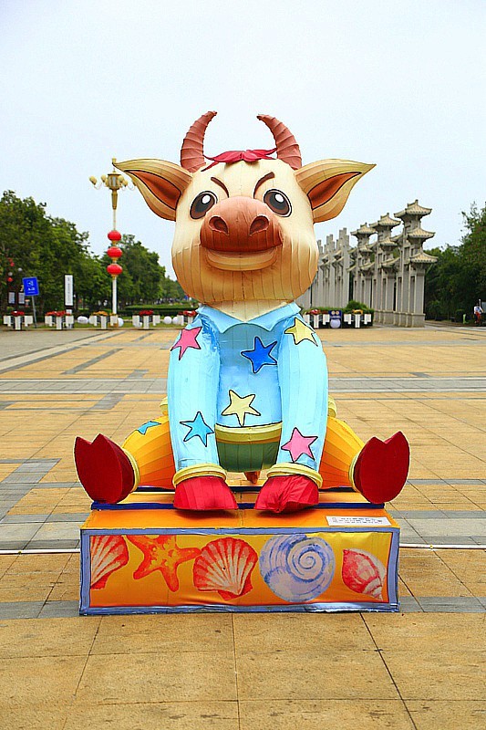 【不老松：海南游摄纪实】 文澜文化公园！春节期间灯展真可称谓五彩缤纷、灯火辉煌！