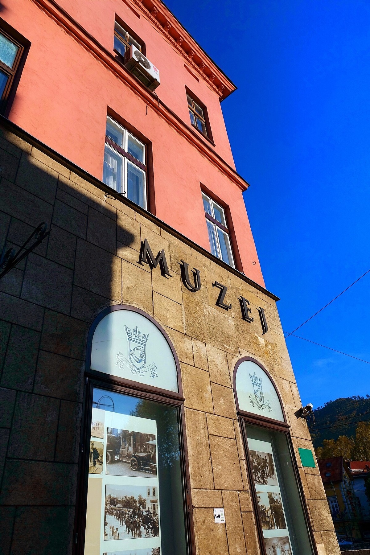 “ MUZEJ ” 萨拉热窝 / 拉丁桥