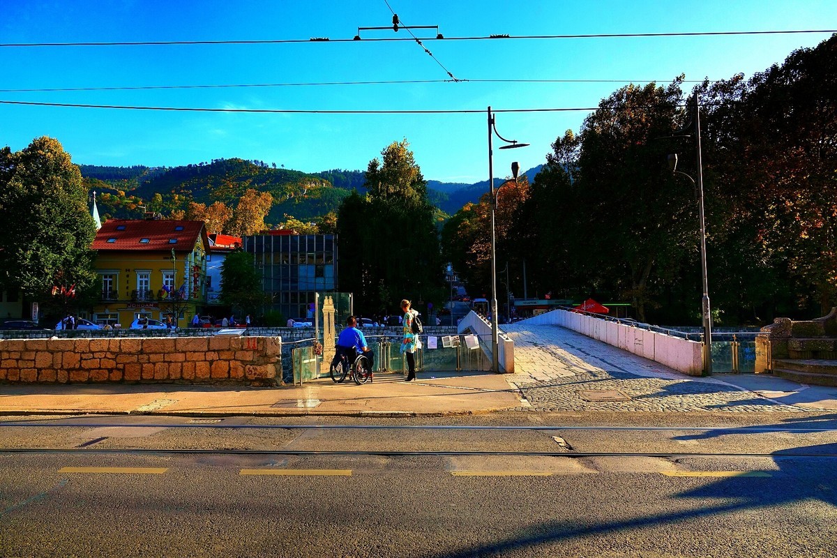 “ MUZEJ ” 萨拉热窝 / 拉丁桥