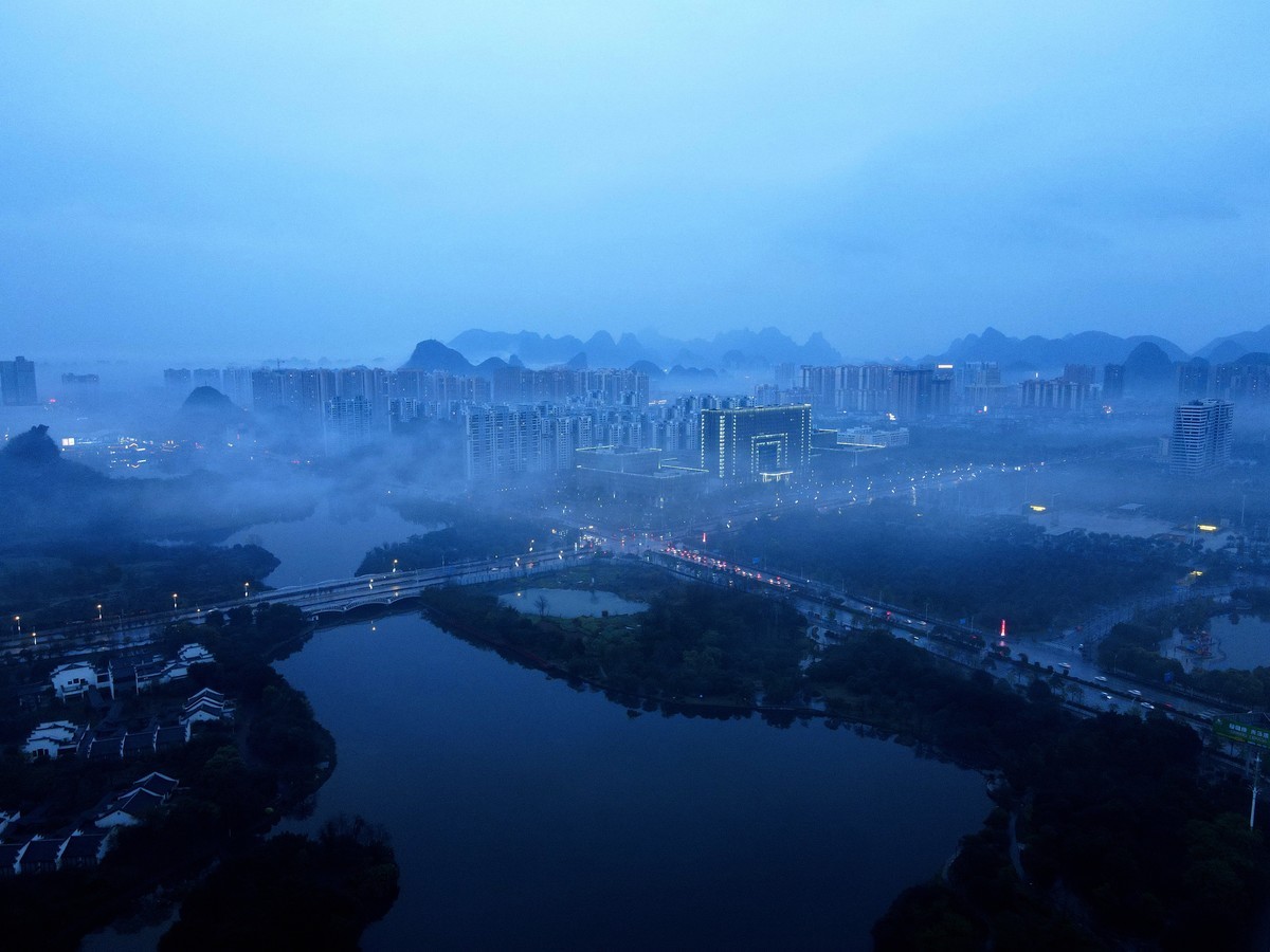 南方的城市----雨后初晴成雾都