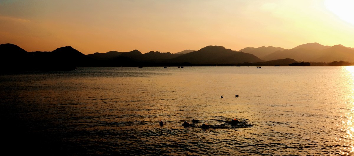 日落夕阳下的西湖美景