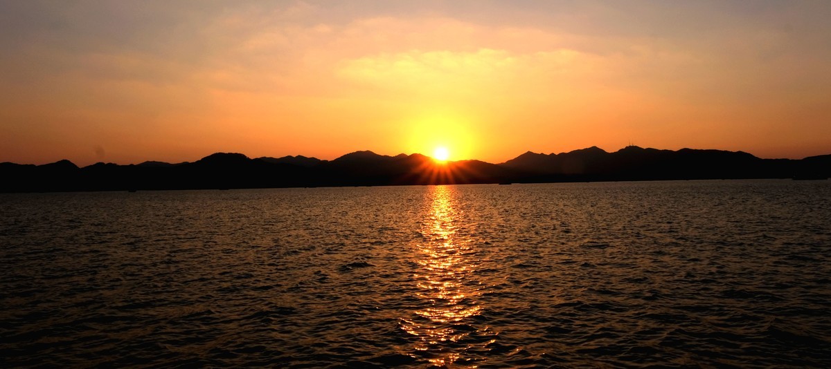 日落夕阳下的西湖美景