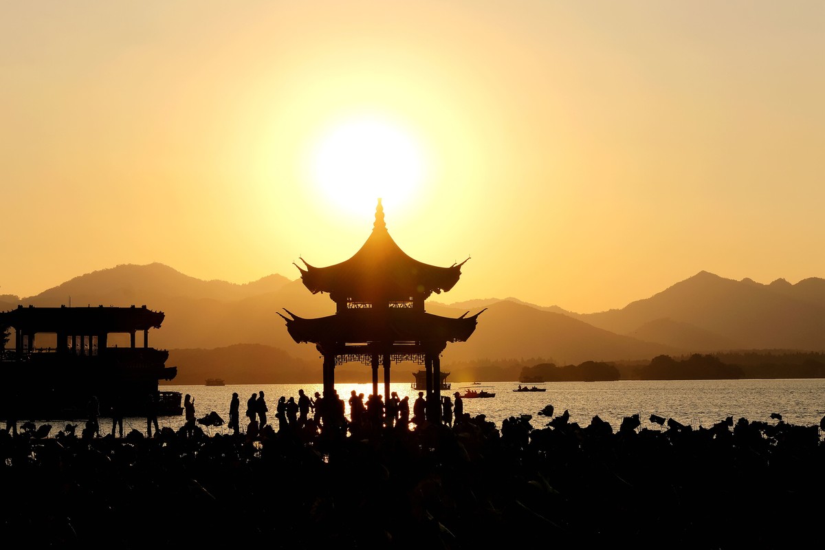日落夕阳下的西湖美景