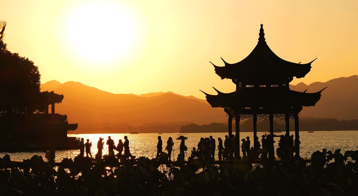 日落夕阳下的西湖美景