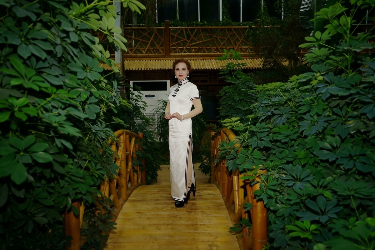 室内环境人像---蜜泉湖休假的美女！