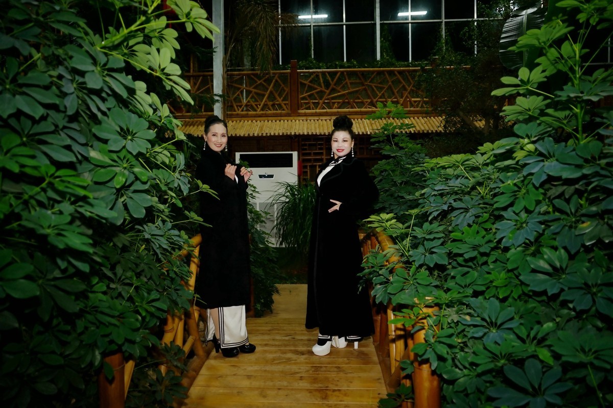 室内环境人像---蜜泉湖休假的美女！