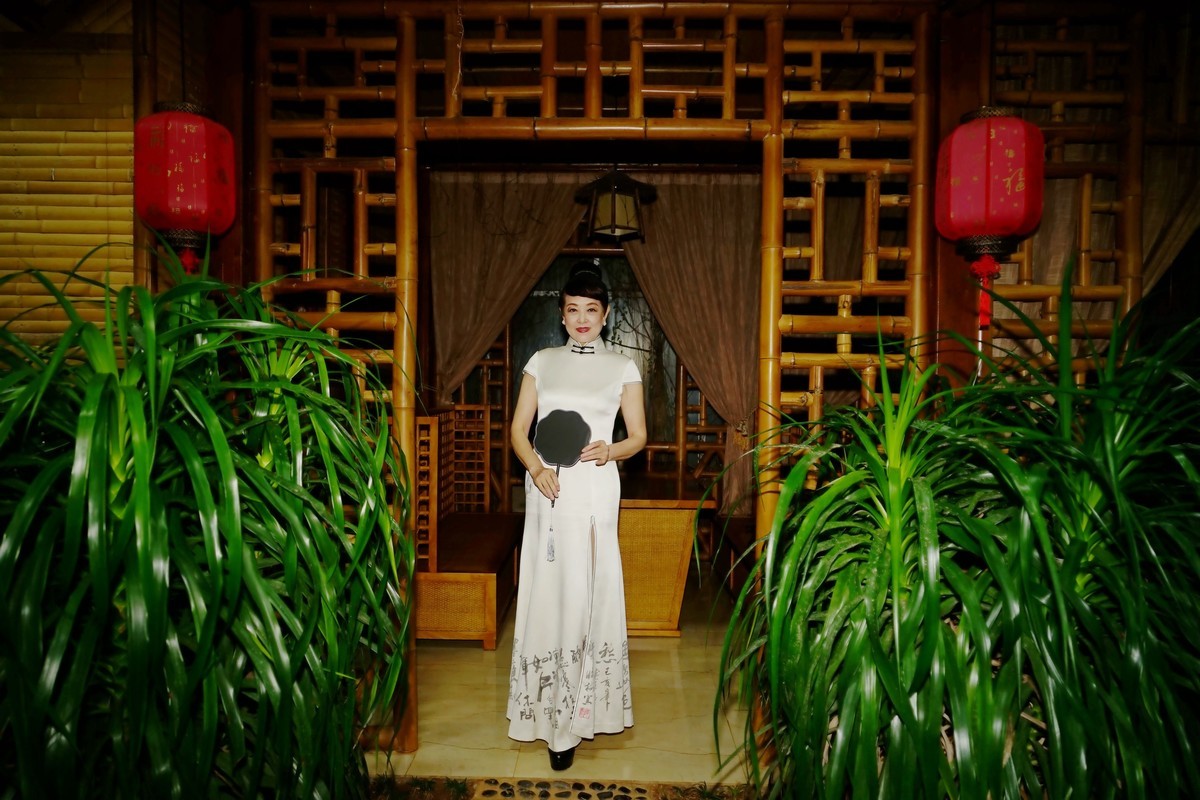 室内环境人像---蜜泉湖休假的美女！